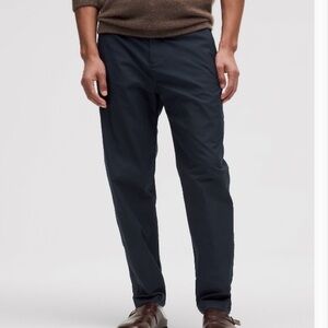 Relaxed-Tapered Smooth Twill Trouser Cropped